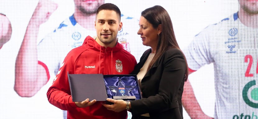 Балканы. Разыгрывающий бухарестского "Динамо" Лазар Кукич признан лучшим гандболистом Сербии в 2022 году