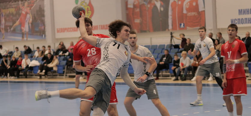 Товарищеский матч. Дебютант Волхонский, умница Гакаме и полусредний Кириленко принесли России победу