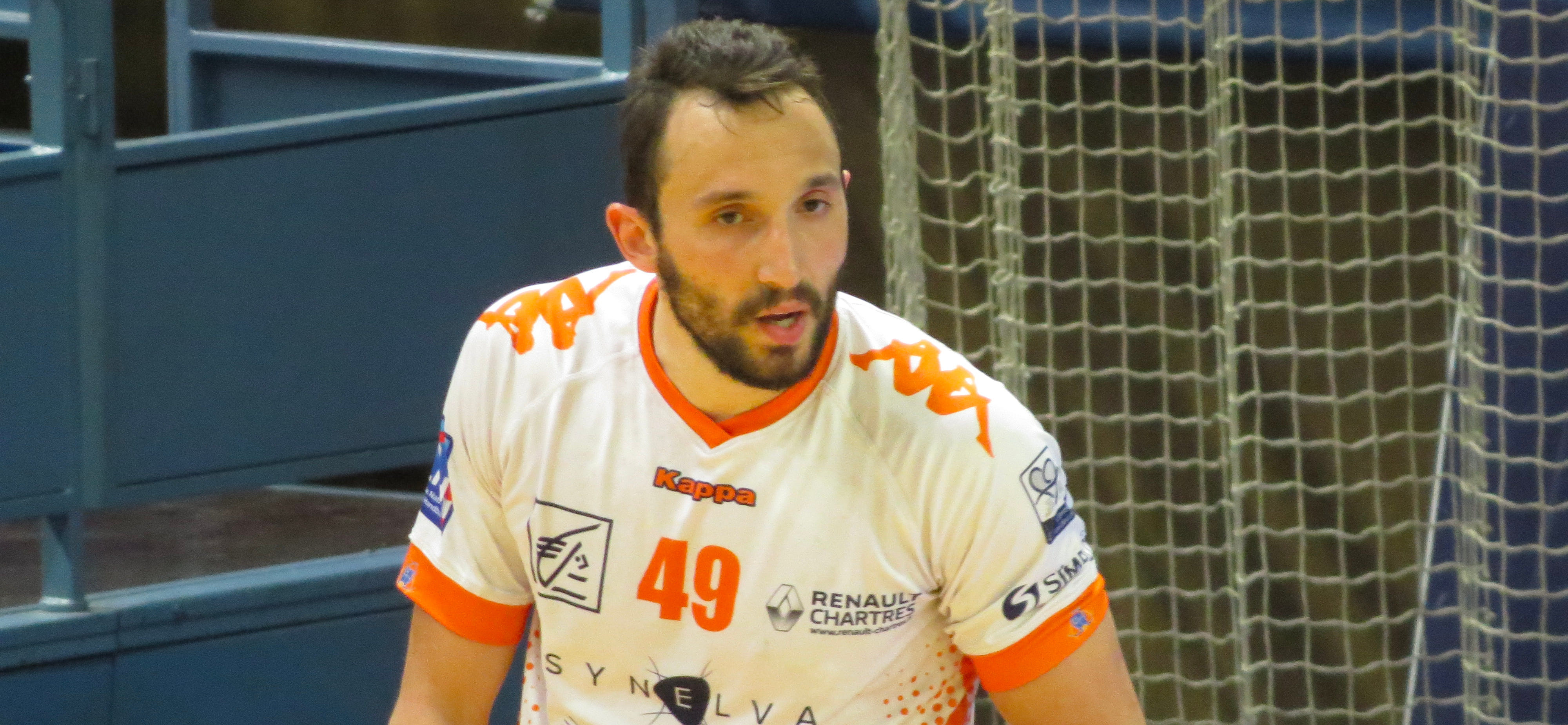 ЧЕ-2024. Полусредний сборной Турции Джан Челеби вышел на матч в специальных кроссовках в память о погибшем в землетрясении капитане