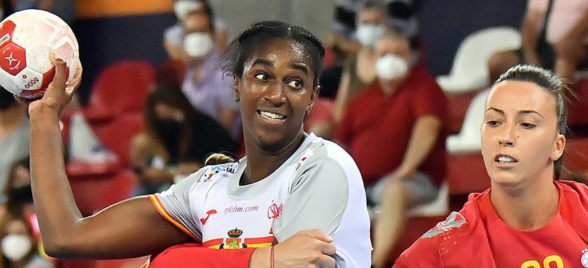 Товарищеский матч. Сборная Испании обыграла команду Румынии. Впервые после травмы на площадке появилась Александрина Барбоса