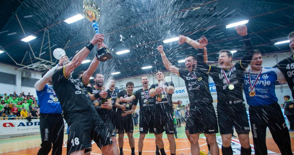 Клуб "Горенье" из Веленья завоевал Кубок Словении. В полуфинале он обыграл "Целе"