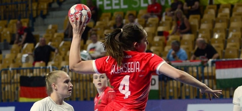 Чемпионат Европы (U-19). Анастасия Алексеева: "Предстоит сложный полуфинал. Два года назад проиграли француженкам с разницей в семь мячей"