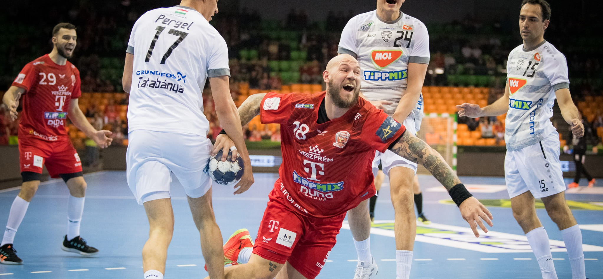 Венгрия. "Веспрем" обыграл "Дабаш" в полуфинале кубка страны. В финале команда Никиты Вайлупова сыграет с "Пиком"