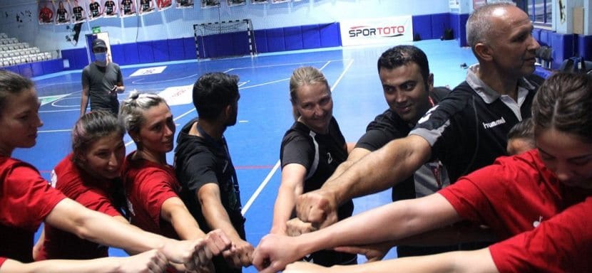 Евролига. "Кастамону" с Аленой Ихневой, Екатериной Ветковой, Екатериной Лубяной и Юлией Хаврониной в составе вышел в групповой раунд турнира