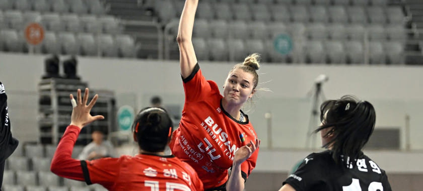 Южная Корея. 8 голов белоруски Алины Кишко помогли её "Пусану" обыграть "Кванджу" и выйти в финал национального чемпионата