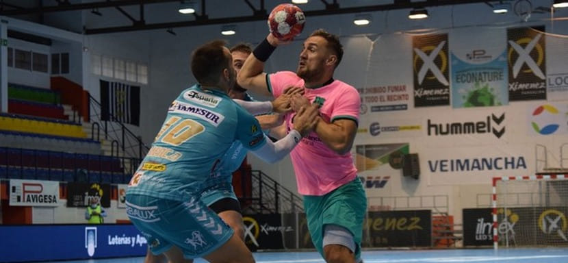 Испания. “Барселона” одержала одиннадцатую победу кряду. На сей раз повержен “Пуэнте-Хениль”