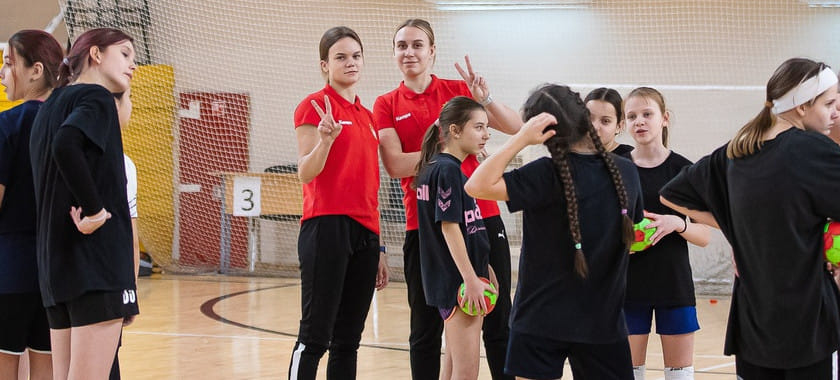 Olimpbet Суперлига. Гандболистки ЦСКА Елизавета Суздальцева, Мария Коняева и Валерия Морева провели мастер-класс в СШОР Москомспорта