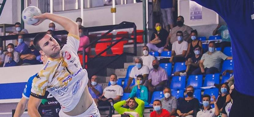 Испания. Боснийский полусредний "Адемара" Стьепан Йозинович выбыл на несколько месяцев из-за двойного перелома руки