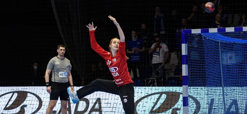 Европейская лига. Сэйвы российских вратарей Киры Трусовой и Дарьи Деревень вошли в топ-5 по итогам первого тура группового раунда (ВИДЕО)