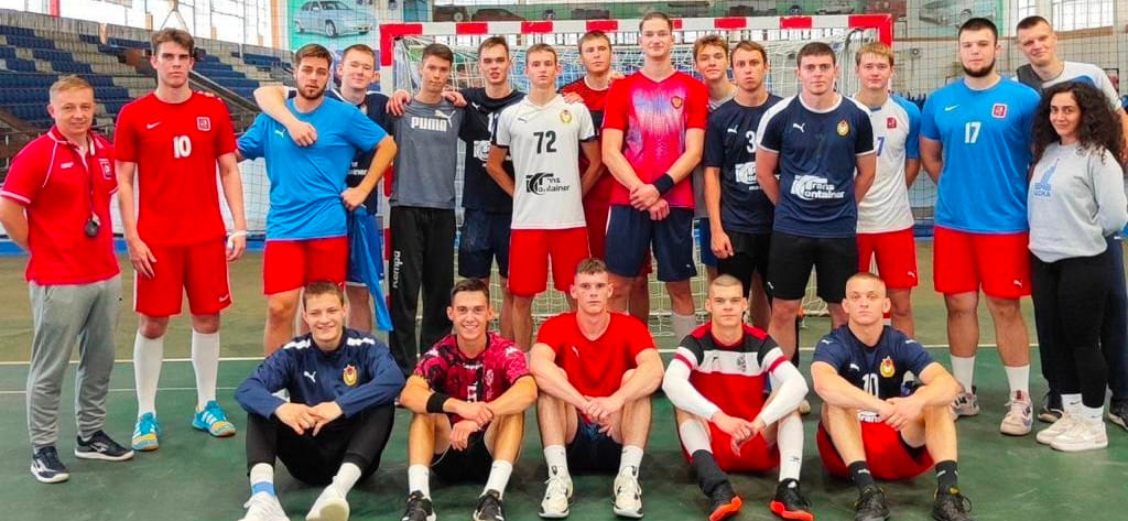 Высшая лига. "Запасной вратарь всегда успокаивает…" Гаянэ Геворгян — женщина-врач в мужском ЦСКА-2