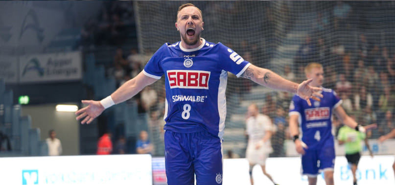 Бундеслига. "Гуммерсбах" обыграл "Айзенах" и поднялся на четвёртое место. "Вецлар" уступил "Бергишу" и опустился на последнюю позицию