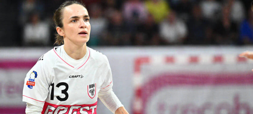 Дмитриева с голом и поражением, Вяхирева с четырьмя, на краю и победой. Как стартовала Лига чемпионов