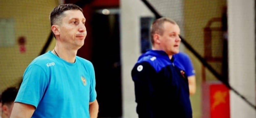 Виталий Иванов: "Сильно отстаем от сверстников. Многие строят игру на дальних бросках, а мы с трудом добрасываем мяч до ворот"