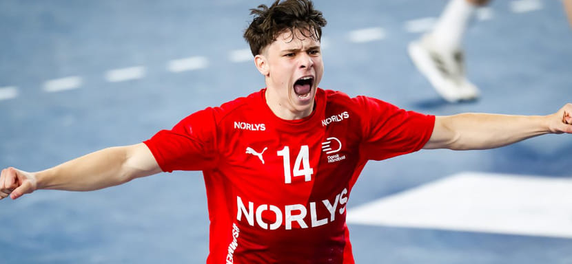 Юношеские сборные Дании и Швеции стали первыми полуфиналистами чемпионата мира-2025 (U-19)