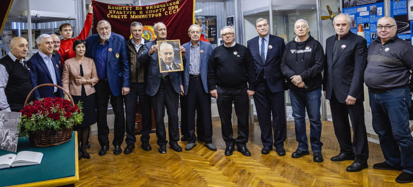 "Он все силы, эмоции и умения вложил в гандбол. И был в связи с этим очень счастлив". В МАИ состоялся вечер памяти Анатолия Евтушенко