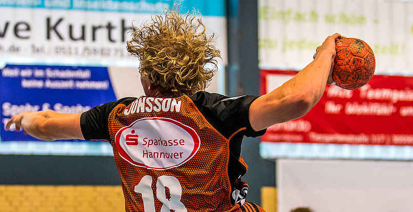 Шведский новичок "Ганновера" Альфред Йонссон получил травму колена и не сыграет в спарринге со сборной России