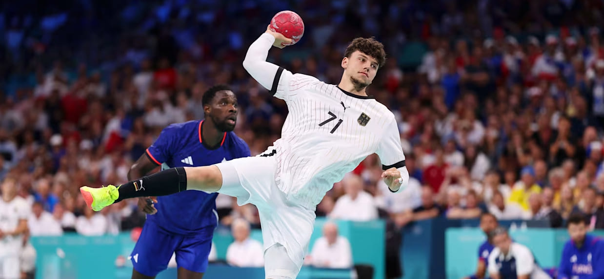 Двойной скотч, мем и Мем, опытный любовник и Киса Воробьянинов. Лучшие рецензии БЦ в 2024 году