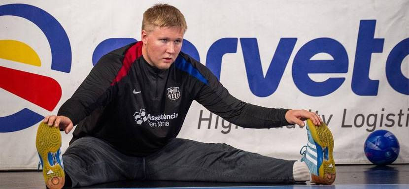 Голкипер "Барселоны" Эмиль Нильсен совершил лучший сейв по итогам первых матчей 1/4 финала Лиги чемпионов (ВИДЕО)