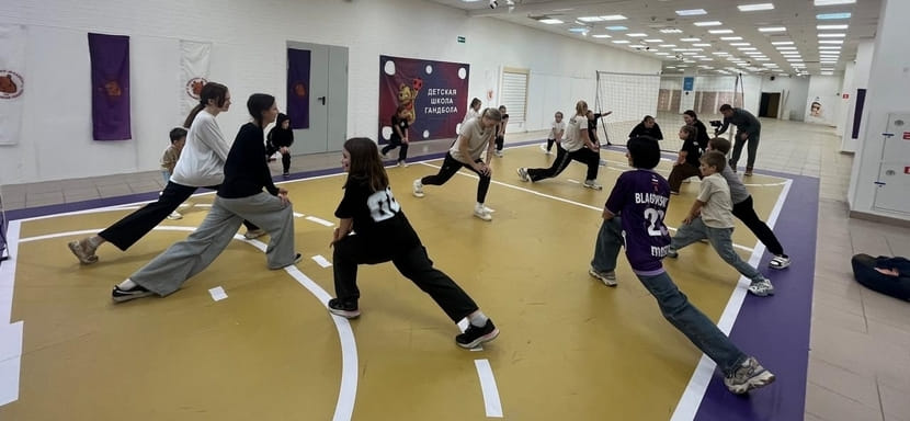 Гандболистки звенигородской "Звезды" провели мастер-класс на фестивале "Чеховских медведей"