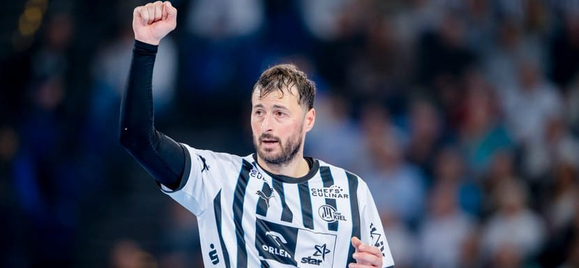 37-летний капитан "Киля" Домагой Дувняк продолжит защищать цвета клуба. С "зебрами" он подписал контракт ещё на сезон