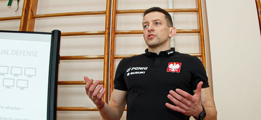 ЦСКА выложил запись семинара с главным тренером сборной Польши Патрыком Ромбелем в роли спикера