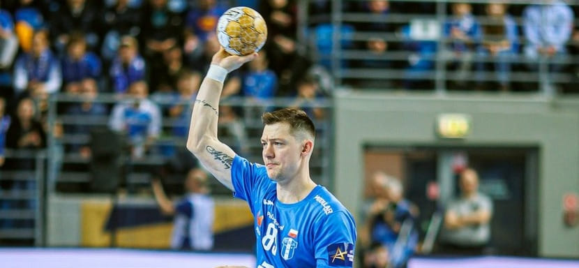 34-летний разыгрывающий сборной России Дмитрий Житников из-за операции на руке в первой половине сезона не поможет польской "Висле"