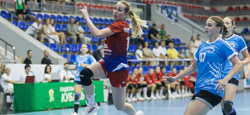 Olimpbet Суперлига. "У нас, вообще-то, не дзюдо". Юлия Козаченко провела в Краснодаре товарищескую игру с микрофоном на форме (ВИДЕО)