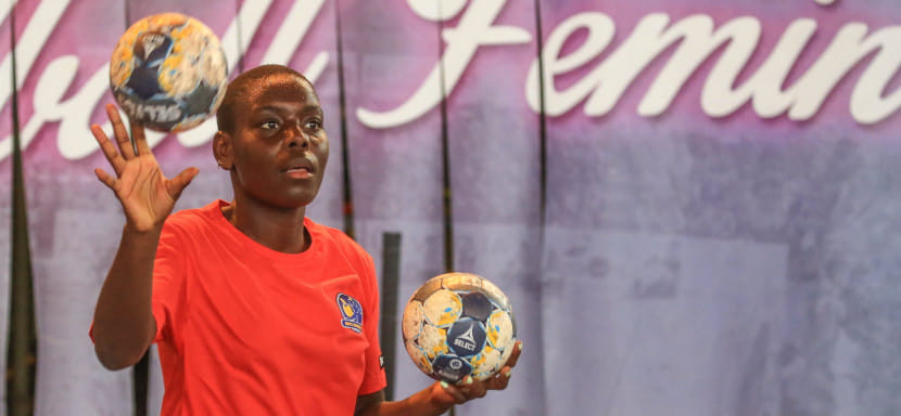 Франция. Правая крайняя "Меца" Мелвин Деба получила разрыв крестообразной связки на тренировке. Клуб в поисках замены