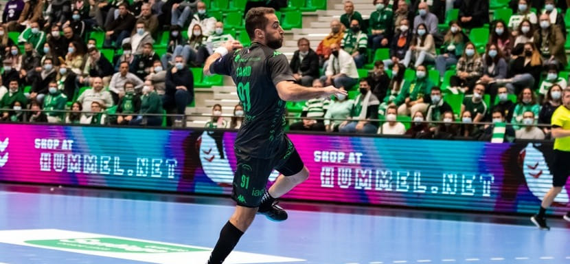 Франция. Правый крайний "Нима" Мохамед Санад дисквалифицирован за неподобающий жест в адрес судьи в поединке с "Нанси"