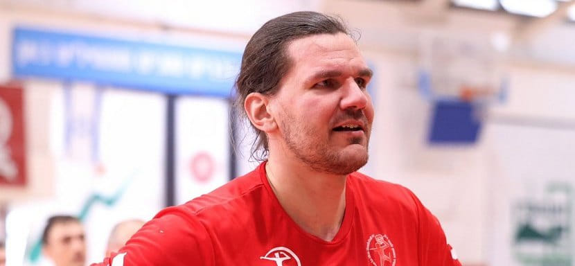 Чемпион Европы 2016 года в составе сборной Германии Эрик Шмидт продолжит защищать цвета израильского "Хапоэля" из Ришон-ле-Циона