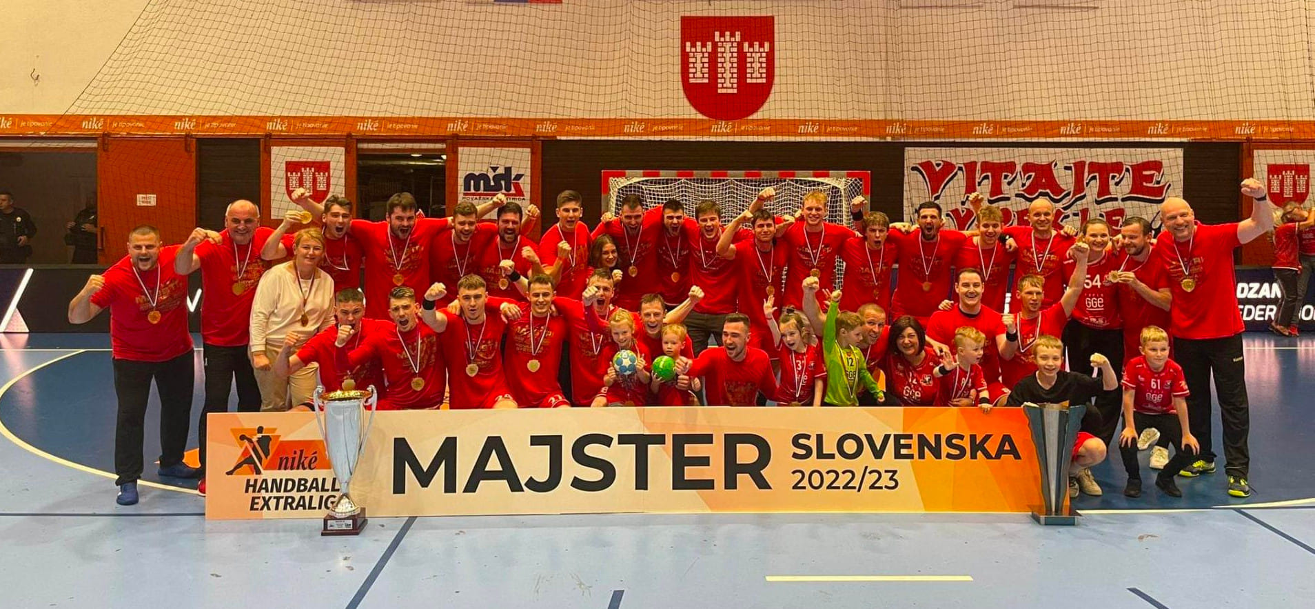 Словакия. "Татран" Касаткина и Царапкина упустил чемпионский титул впервые с 2006 года. В финальной серии сильнее оказалась "Поважска Быстрица"