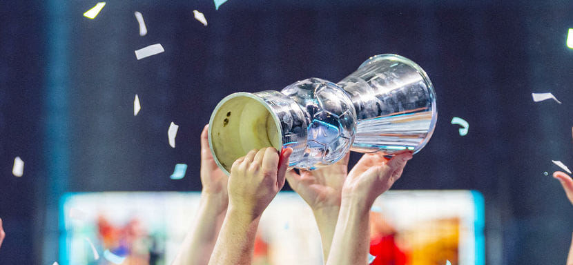 Германия. "Киль" в Дюссельдорфе выиграл Суперкубок страны, победив по пенальти "Райн Лёвен". Для "зебр" это уже 13-й успех в турнире