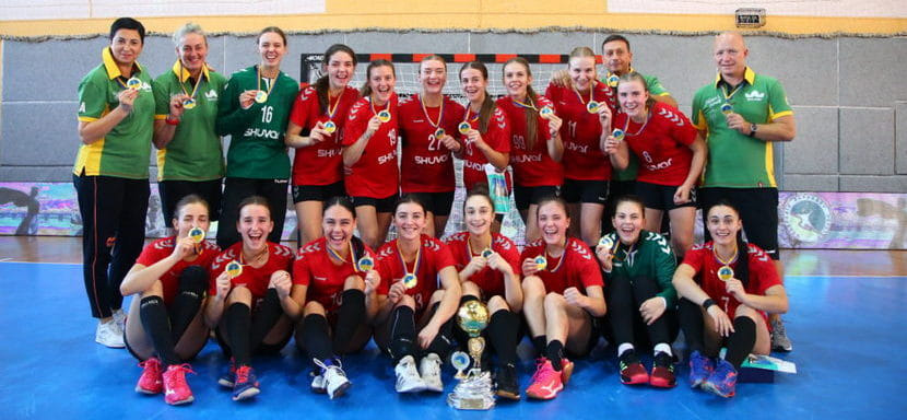 Украина. Львовская "Галычанка" в седьмой раз подряд выиграла женский чемпионат страны. За серебро поспорят "Карпаты" и "Реал"