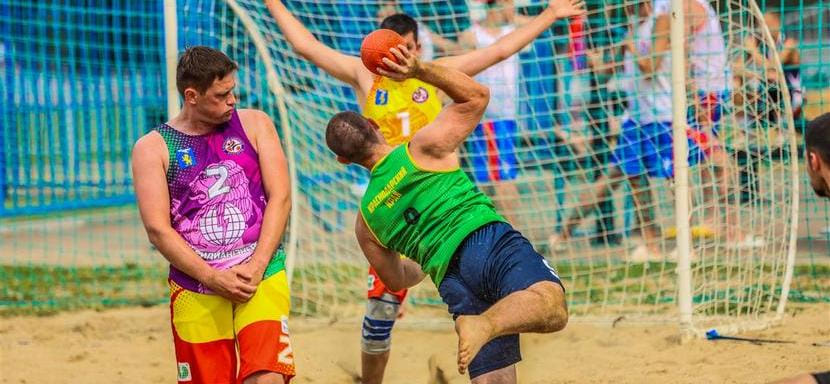 Известно расписание финального тура мужского чемпионата России по пляжному гандболу, где сыграют четыре команды
