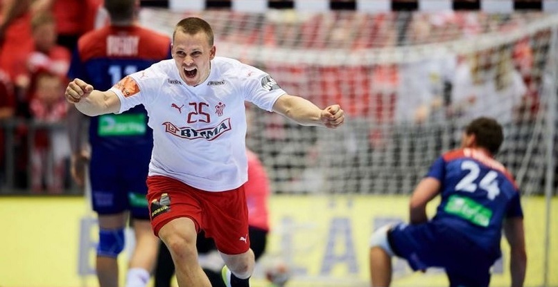 ЧЕ-2020. Николай Якобсен произвел первую замену в сборной Дании. В состав на игру с венграми включен Мортен Ольсен из "Ганновера"