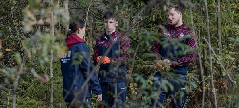 Станислав Шабельников, Алексей Курочкин и женский ЦСКА приняли участие в эко-субботнике, организованном "Дело" (ВИДЕО)