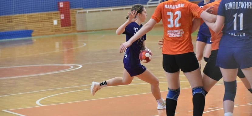 Olimpbet Суперлига. 20-летняя правая крайняя Диана Казиханова, покинувшая АГУ-"Адыиф", стала игроком краснодарской "Кубани"