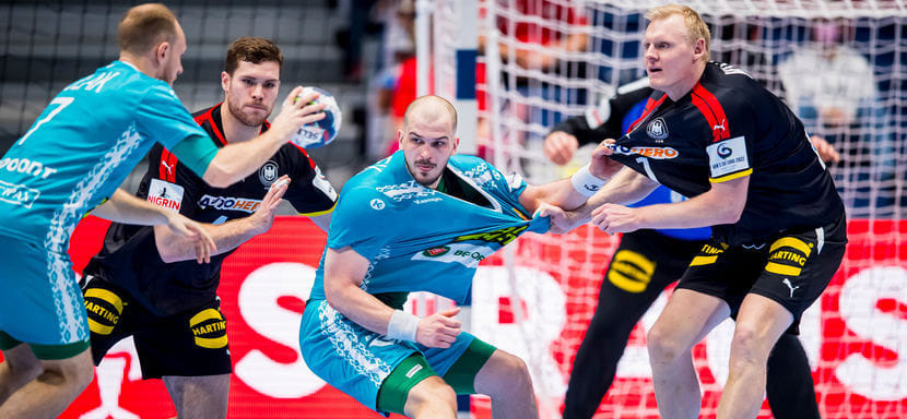 ЧЕ-2022. Гол линейного Артема Королька и сэйв голкипера Ивана Мацкевича вошли в топ-5 игрового дня в своих номинациях (ВИДЕО)