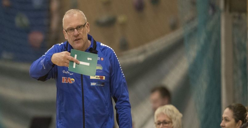 Норвежский специалист Арне Сенстад стал новым главным тренером женской сборной Польши. Он пришел на смену Лешеку Кровицкому