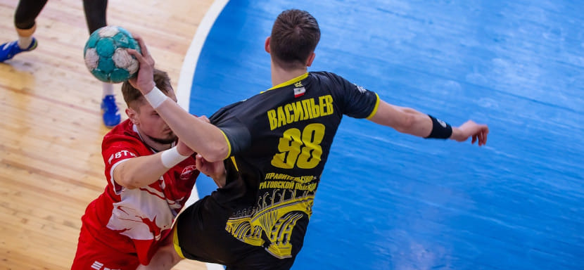 СГАУ-"Саратов" продлил трудовой договор с 21-летним правым полусредним Владиславом Васильевым