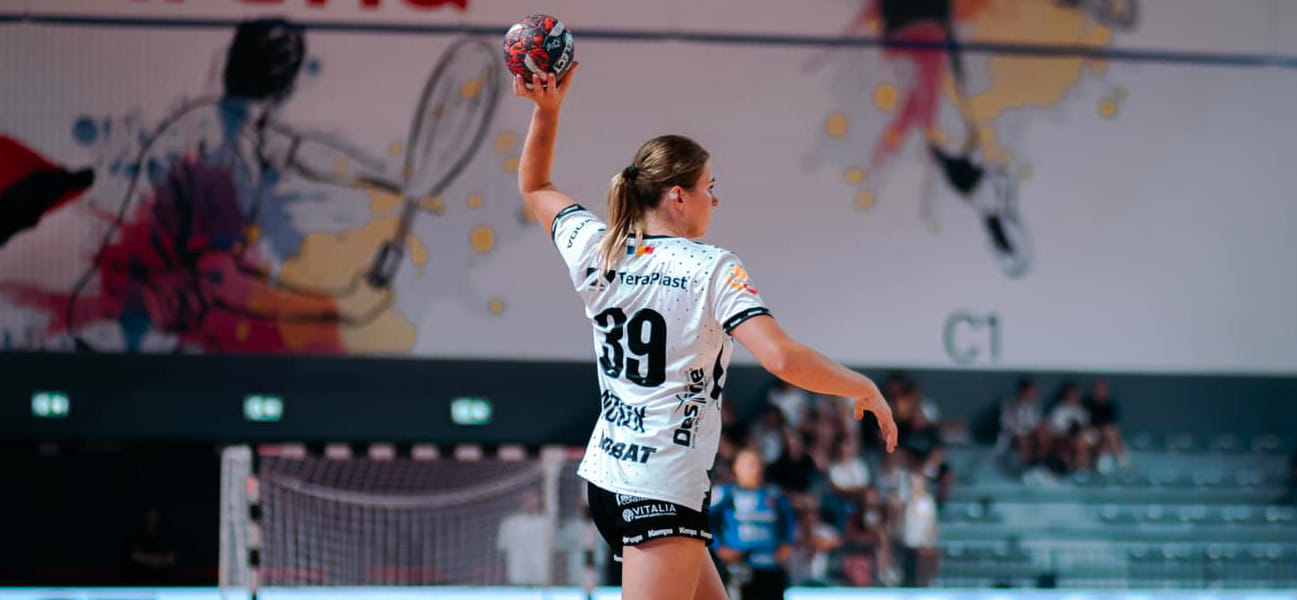 Румыния. Правая полусредняя сборной Польши и "Глории Бистрицы" Наталия Носек перенесла операцию после разрыва крестообразной связки