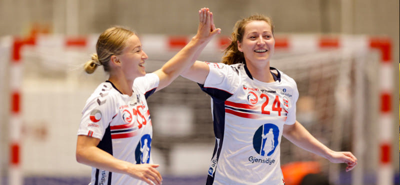 Intersport Cup. Сборная Норвегии, уступая после первой половины кореянкам, во втором тайме забросила 24 мяча и одержала крупную победу