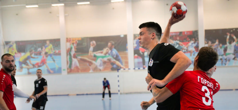 Лучше играть, чем тренироваться! Минский СКА и астраханское "Динамо" перешли к спаррингам