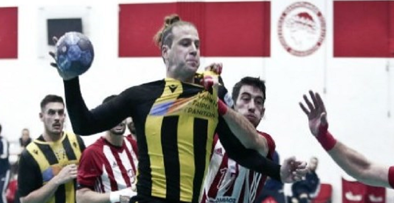 Греция. Афинский АЕК выиграл у "Олимпиакоса" и занял первое место по итогам половины регулярного сезона