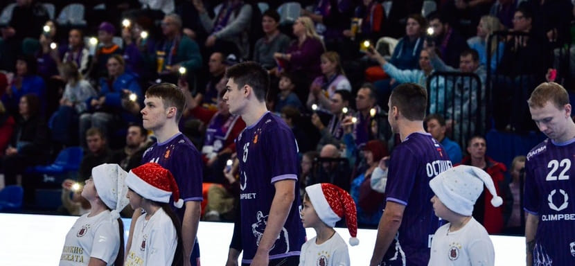 Гандболисты и болельщики "Чеховских медведей" с пожеланиями к Новому году (ВИДЕО)