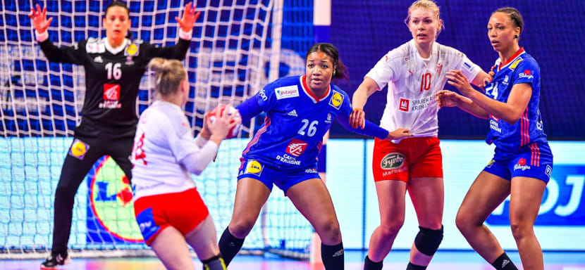 Женщины. Сборная Франции вырвала победу в концовке товарищеского матча со сборной Дании