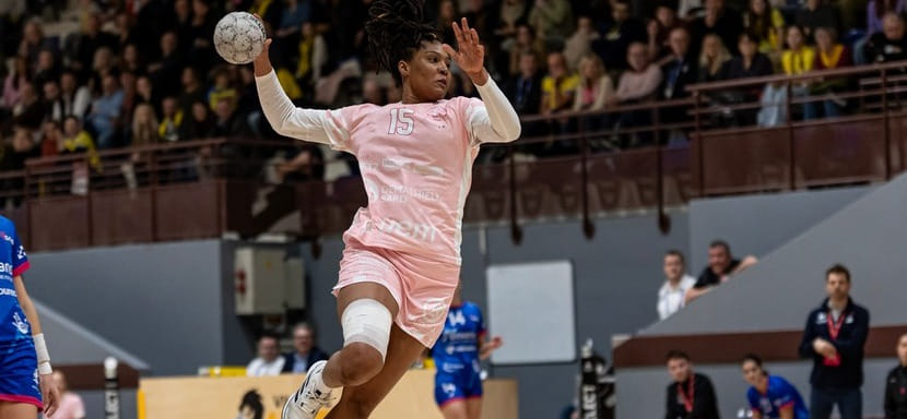 Линейная "Меца" Анн-Эмманюэль Огюстен со следующего сезона снова будет выступать за "Ниццу"