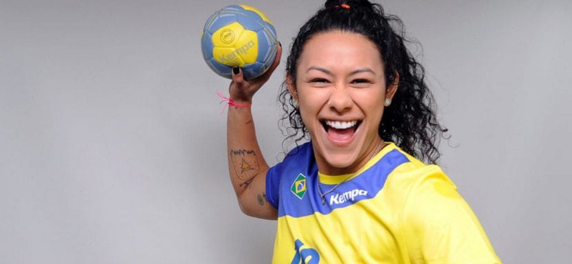 Греция. Линейная сборной Бразилии Элайне Гомес, покинувшая "Байя-Маре", стала игроком ПАОКа