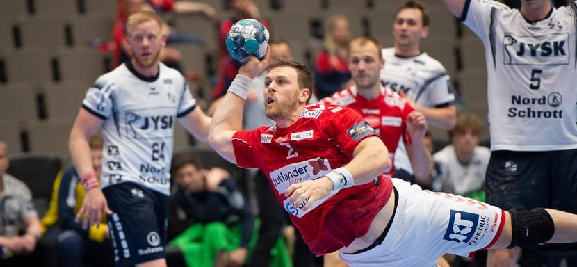 Лига чемпионов. Датский "Ольборг" в Германии проиграл "Фленсбургу", но из-за победы в первой встрече вышел в "финал четырех"