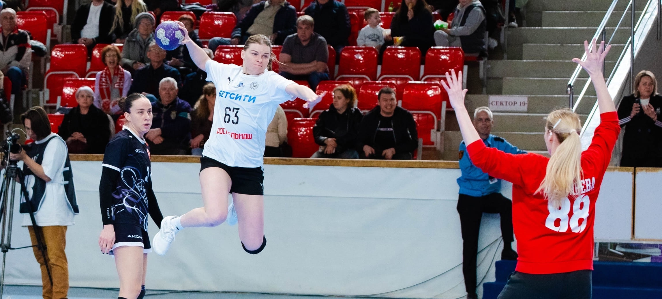 Не грози столице юга! "Ростов-Дон" взял реванш у "Астраханочки" и сравнял счёт в полуфинальной серии